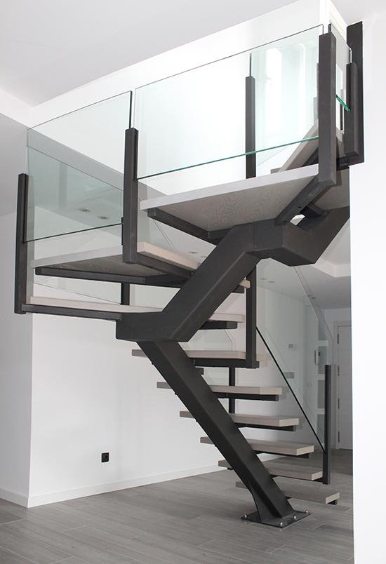 escaleras_con_barandilla_y_vidrio_en_miranda_de_ebro_y_burgos.jpg