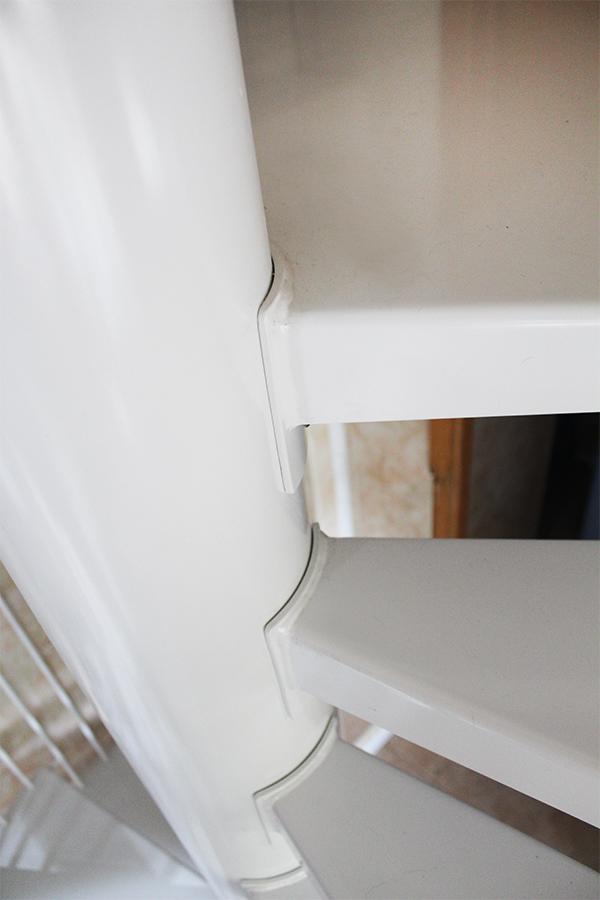 escaleras_con_estructura_de_acero_al_carbono_termolacado_en_ral_blanco.jpg
