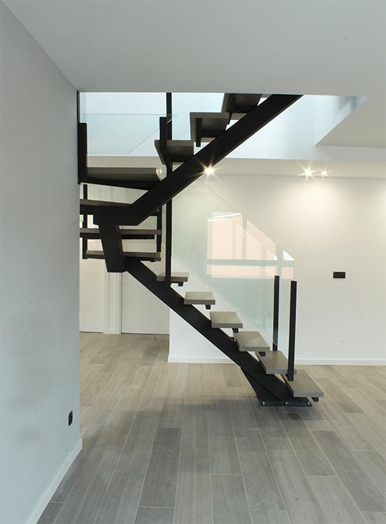 escaleras_con_zanca_central_en_burgos_y_miranda_de_ebro.jpg