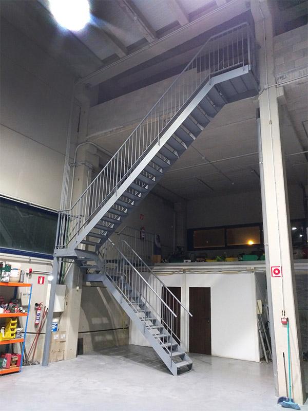 escaleras_de_acero_galvanizado_en_elgueta_guipuzcoa.jpg