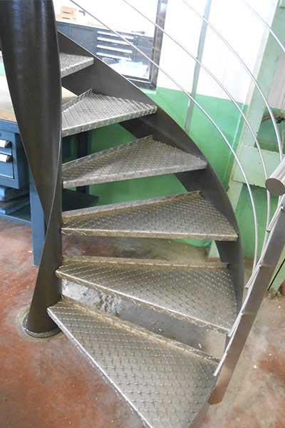 cuanto cuesta una escalera de caracol a medida