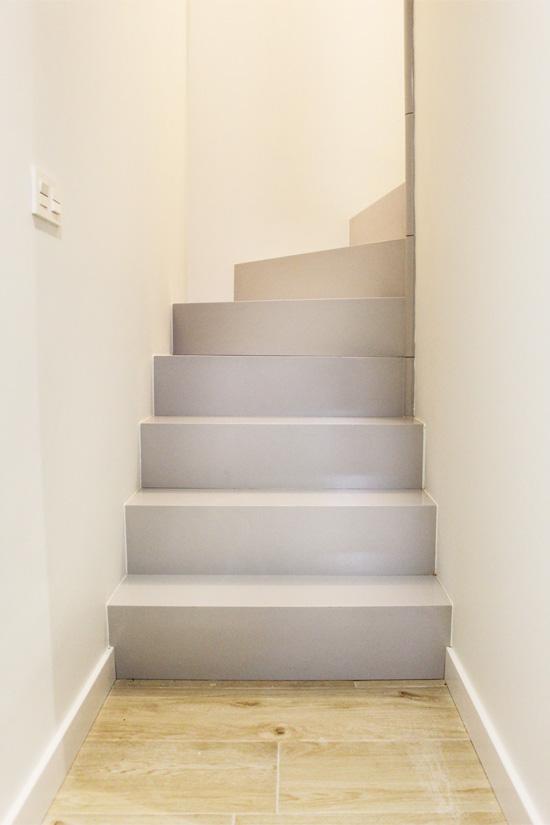 escaleras_de_chapa_plegada_o_continua_en_euskado_espana_fabricacion_envio.jpg