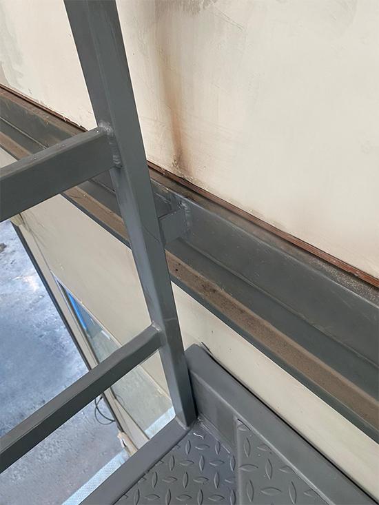 escaleras_de_estilo_industrial_en_gipuzkoa_euskadi_para_pabellones.jpg