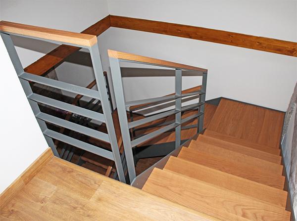 escaleras_de_tres_tramos_en_nafarroa_bera_pamplona.jpg
