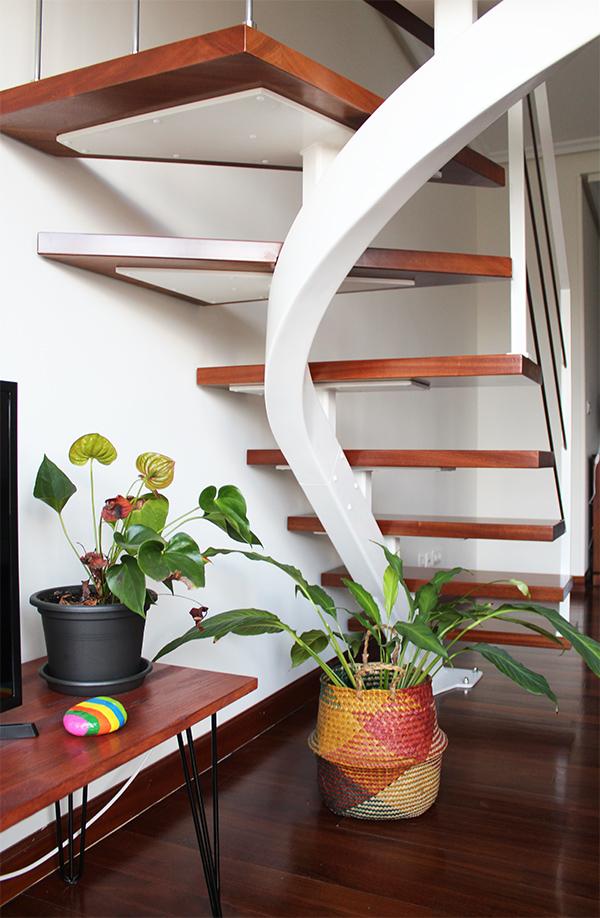 escaleras_de_zanca_central_resistentes_a_medida_para_interiores_en_bilbai_bizkaia_euskadi.jpg