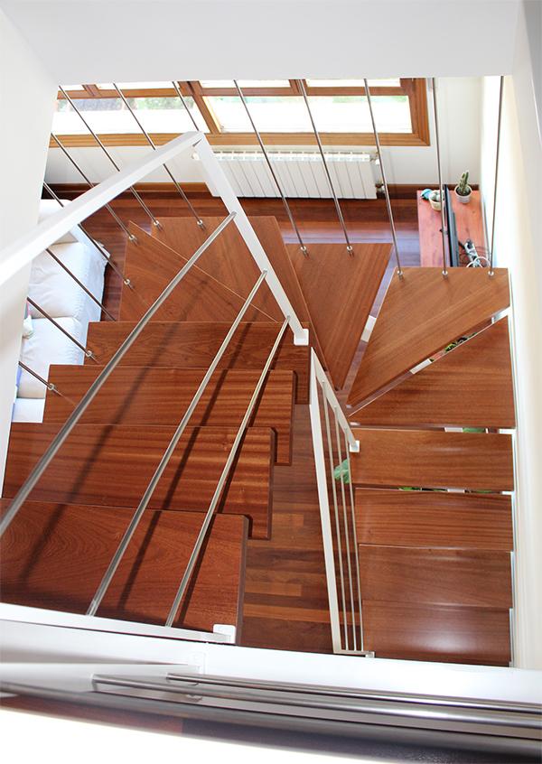 escaleras_en_bizkaia_bilbao_berango_a_medida_instalacion_incluida.jpg