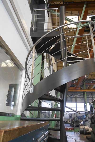 La escalera se instaló en un pabellón industrial escaleras de diseño industrial en gipuzkoa