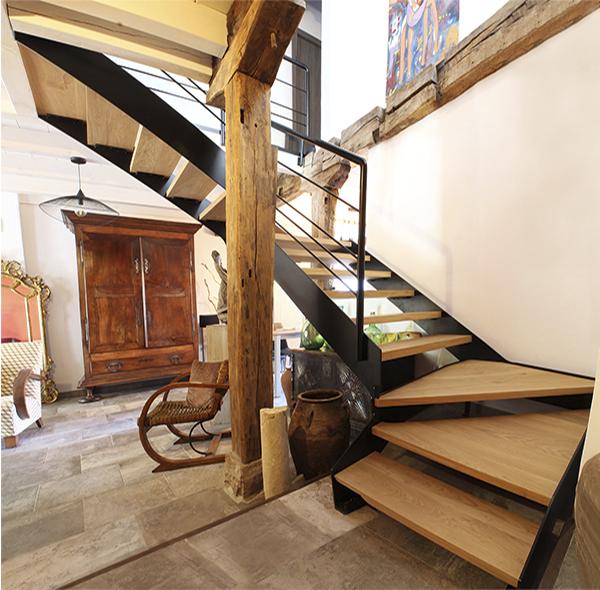 escaleras_en_pamplona_navarra_etxalar_escaleras_metalicas_con_madera.jpg