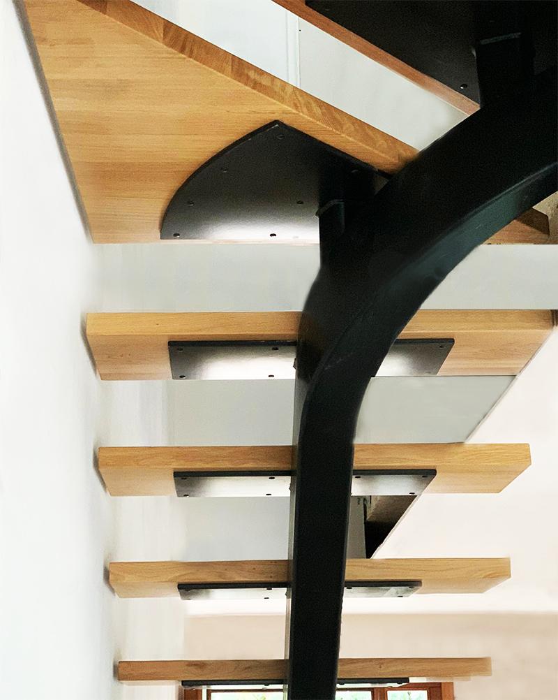 escaleras_en_vitoria_zanca_lateral_curvada.jpg