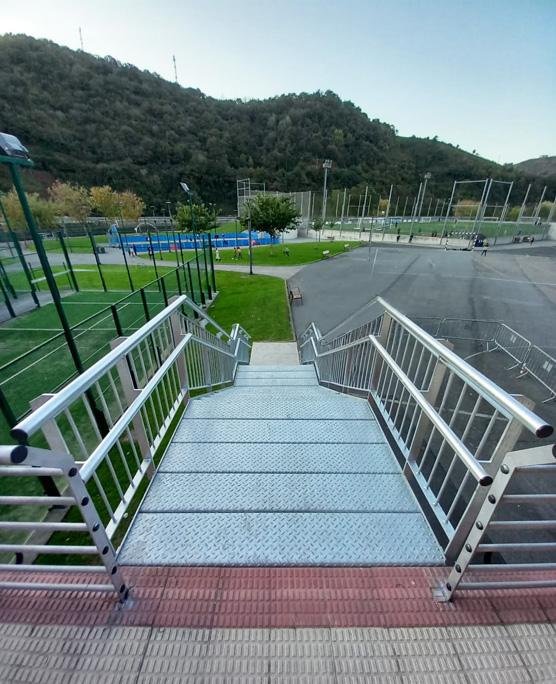 escaleras_exteriores_en_orio_en_acero_galvanizado.jpg