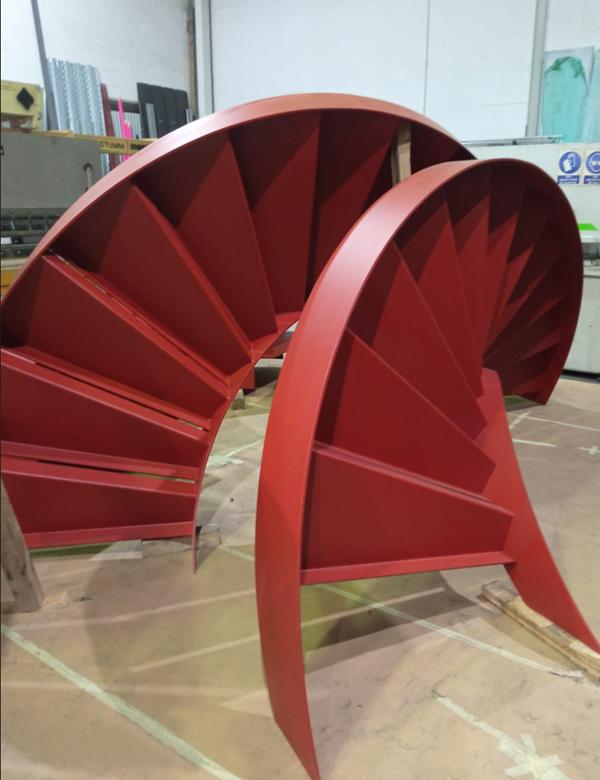 escaleras_helicoidales_bajo_plano_a_medida_ibarkalde_somos_fabricantes.jpg