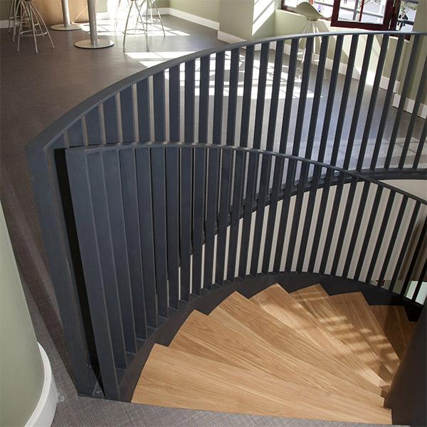 escaleras_interiores_a_medida_de_fabricantes_en_espaa_empresa_lider_en_el_sector_ibarkalde.jpg