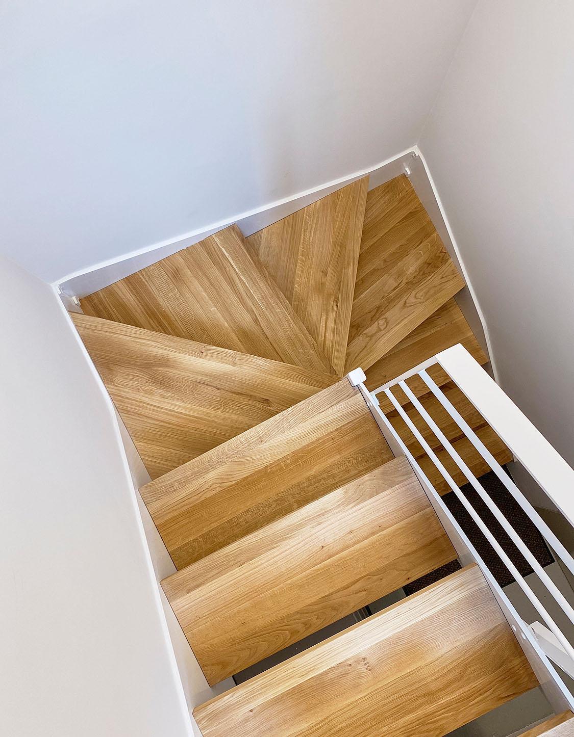 escaleras_interiores_de_zancas_laterales_con_gunartea.jpg