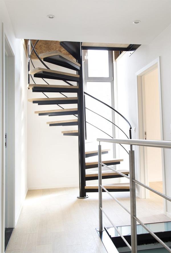 escaleras_interiores_en_gipuzkoa_con_peldaos_de_madera.jpg