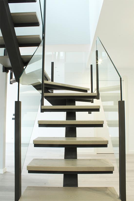 escaleras_metalicas_en_miranda_de_ebro_burgos_con_hierro_y_madera.jpg
