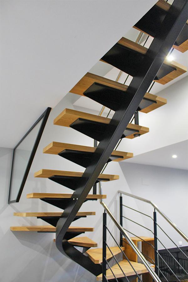 Ibarkalde es fabricante de escaleras metálicas en el norte de navarra, pamplona y navarra. También atendemos en el sur de francia, en localidades como Urdax, Sara, Zugarramurdi, Dantxarinea... Somos una empresa que puede facturar en Francia.