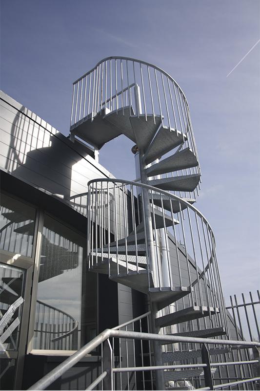 escaleras_metalicas_en_san_sebastian_donostia_de_acero_galvanizado.jpg