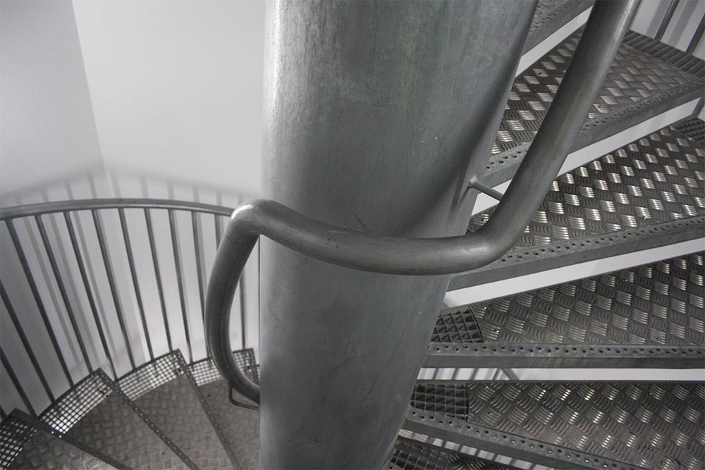 escaleras_metalicas_interiores_en_biarritz.jpg