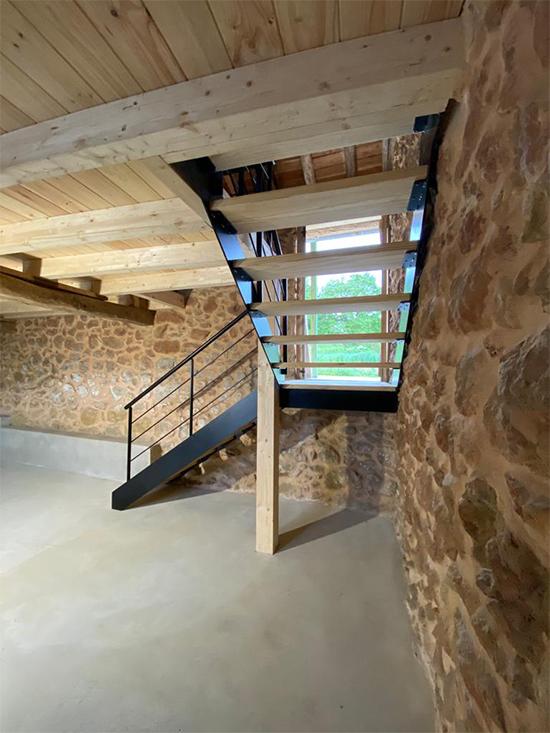 escaleras_metalicas_y_madera_en_vitoria_araba_gasteiz_euskadi.jpg