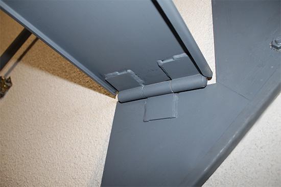 escaleras_replegables_con_bisagras_para_ocupar_poco_espacio.jpg