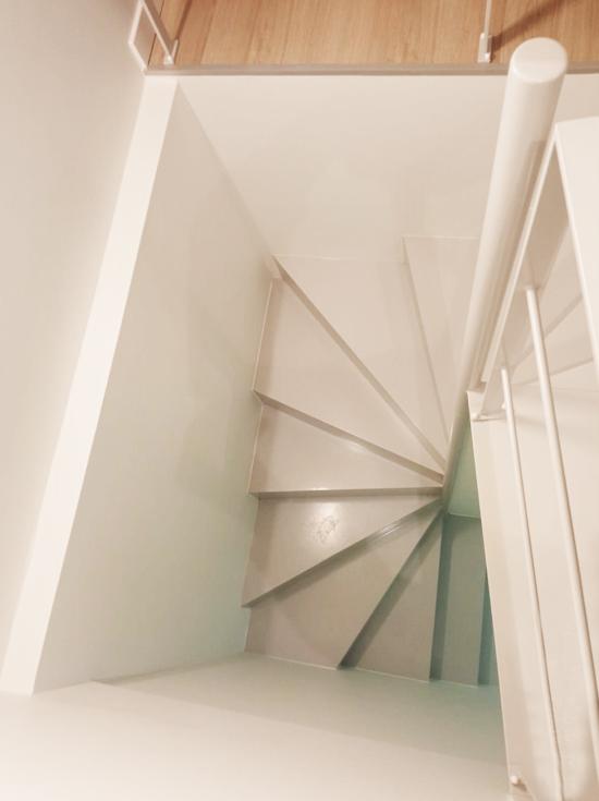 escaleras_y_barandillas_de_acero_lacado.jpg