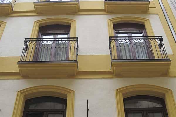 especialistas en gipuzkoa en la fabricación de balcones y barandillas de forja artistica