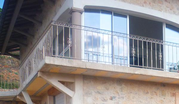 Vista de los balcones, ya instalados en la vivienda precios de balcones en donostia balcones en gipuzkoa