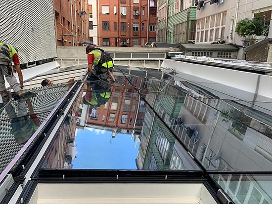 especialistas_en_luceros_de_gran_tamano_en_bilbao.jpg