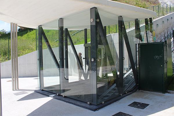 ibarkalde ha participado en la fabricación de la estructura que soporta la marquesina de las estaciones del ascensor inclinado de Morlans