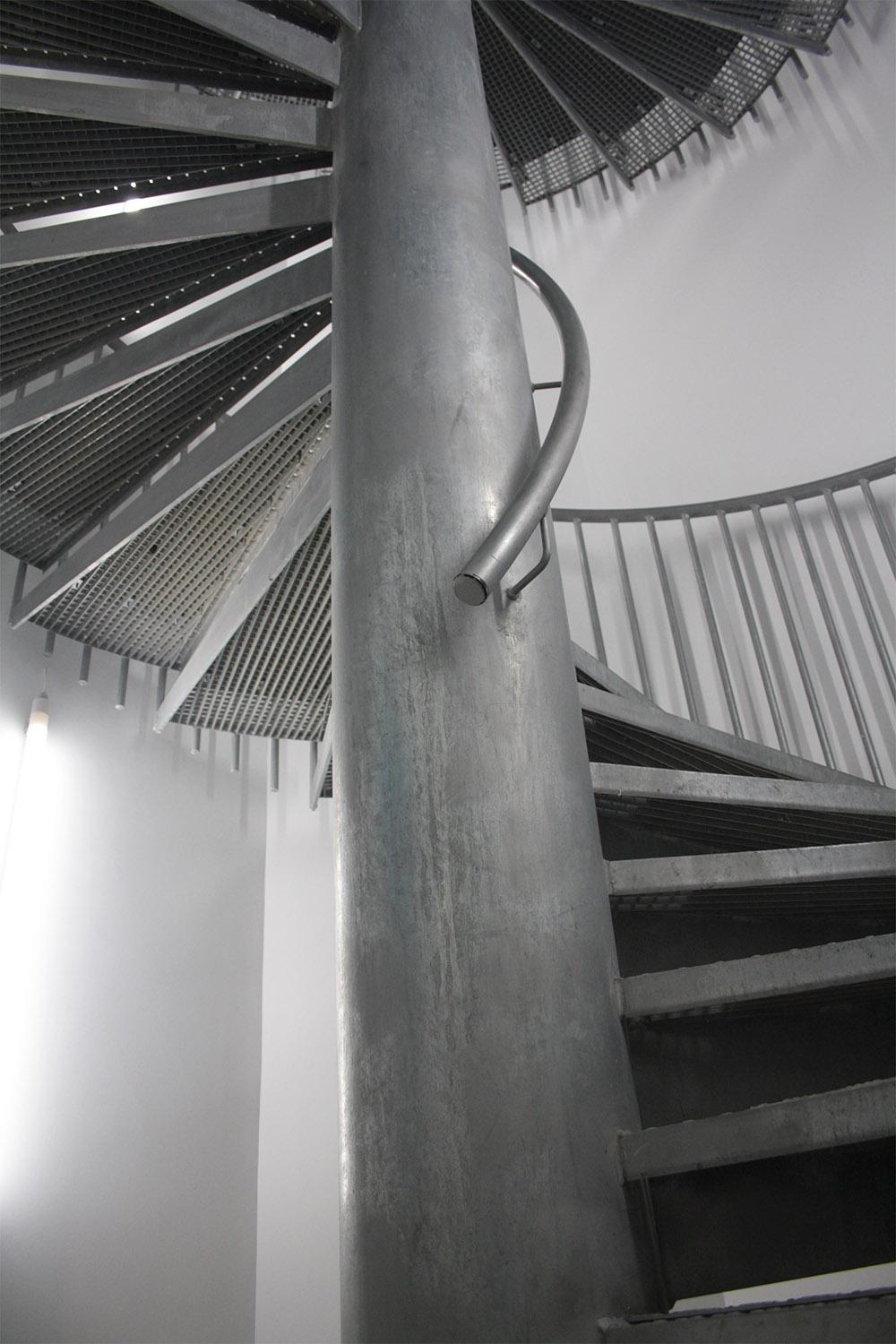 estructuras_metalicas_de_escaleras_interiores_en_biarritz.jpg