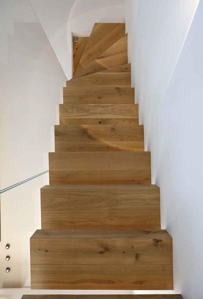 fabricacion_y_montaje_de_escalera_cantilever_en_arcangues.jpg