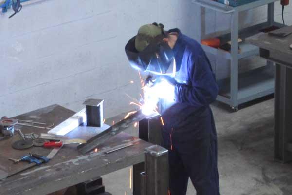 Disponemos de la maquinaria necesaria para la fabricación de las barandillas Fabricantes de barandillas de acero corten en Hernani
