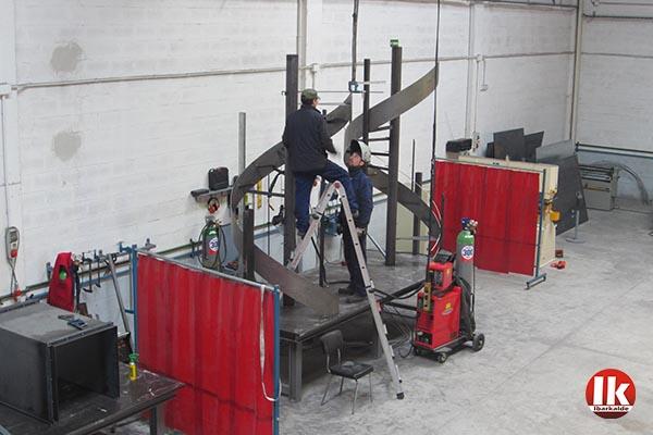 Caldereros de Ibarkalde fabricando la escalera de caracol fabricantes_de_escalera_de_madera_y_hierro_en_azpeitia-guipuzcoa-donostia-san_sebastin.jpg