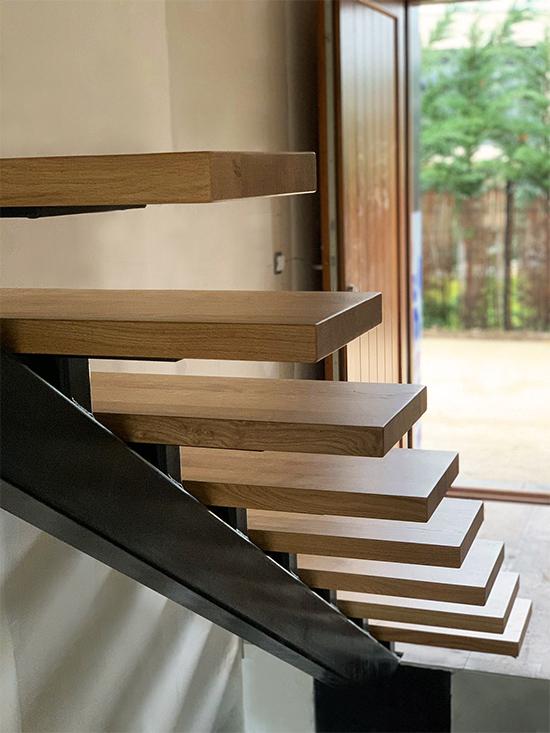 fabricantes_de_escaleras_en_vitoria_zanca_central.jpg