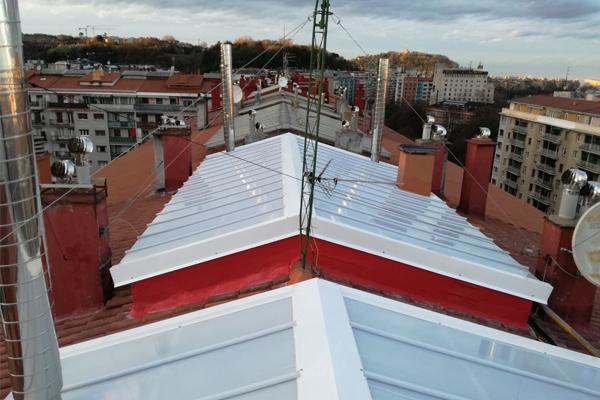 diferentes tipos de luceros y lucernarios para azoteas y tejados de donostia