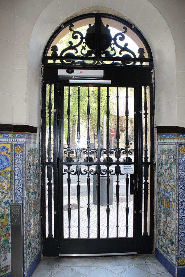 foto_interior_del_portal_de_easo_31_para_restauracion_de_puerta_de_portal.jpg