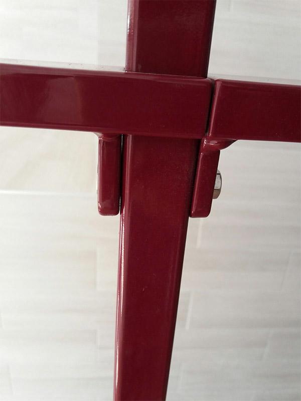 fotografia_de_una_buena_barandilla_bien_anclada_a_la_pared.jpg
