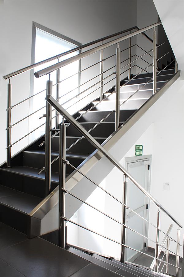 barandillas de acero inoxidable aisi 304 para edificio empresarial de gipuzkoa. En ibarkalde hacemos soldaduras en acero inoxidable con todas las garantías de calidad