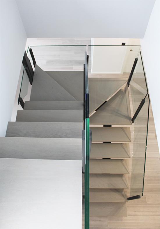 fotografias_de_escaleras_con_hierro_madera_y_vidrio_en_burgos.jpg