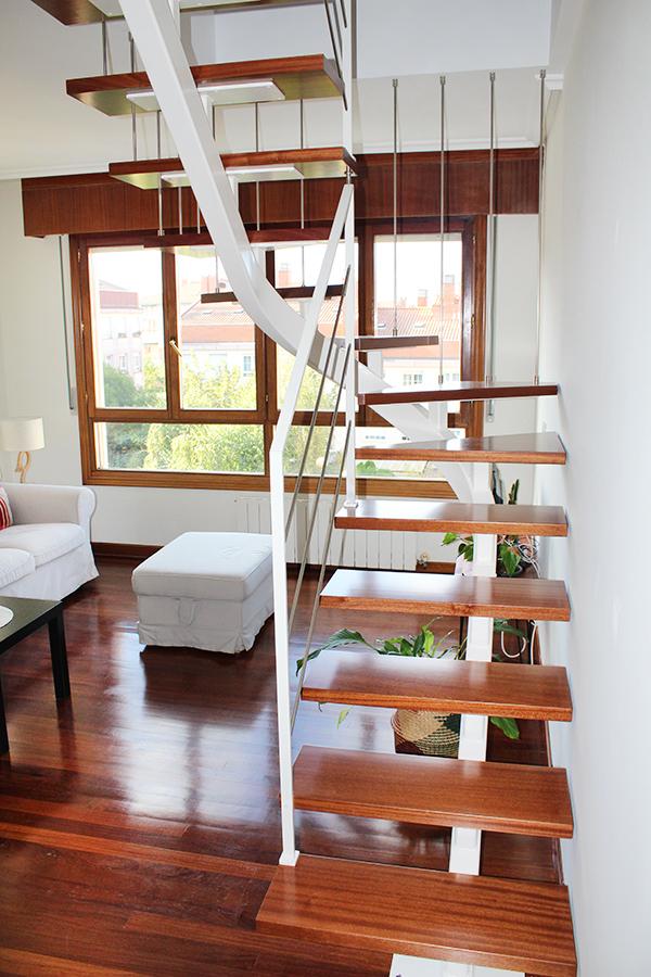 fotografias_de_escaleras_metalicas_de_madera_y_acero_ejemplos_de_escaleras.jpg