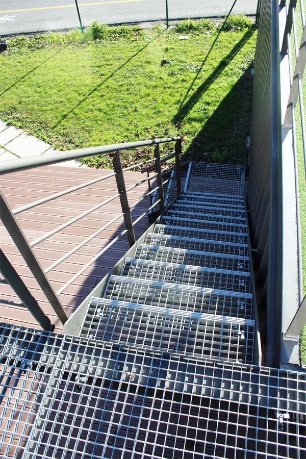 fotografias_de_escaleras_metalicas_en_tramex_ya_cero_galvanizado.jpg