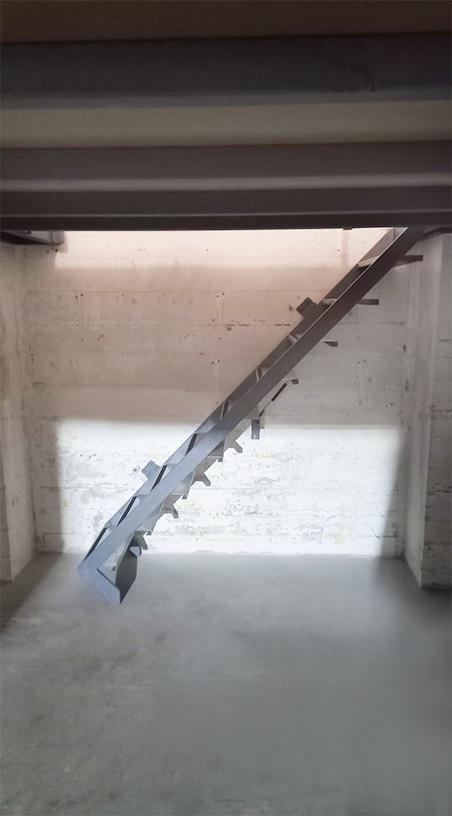 fotografias_de_escaleras_replegables_y_movibles_para_no_ocupar_espacio.jpg