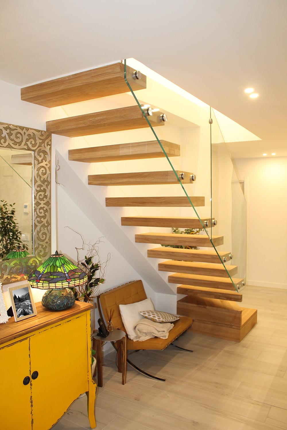 fotos_de_escaleras_con_escalones_volados_en_zarautz_gipuzkoa.jpg
