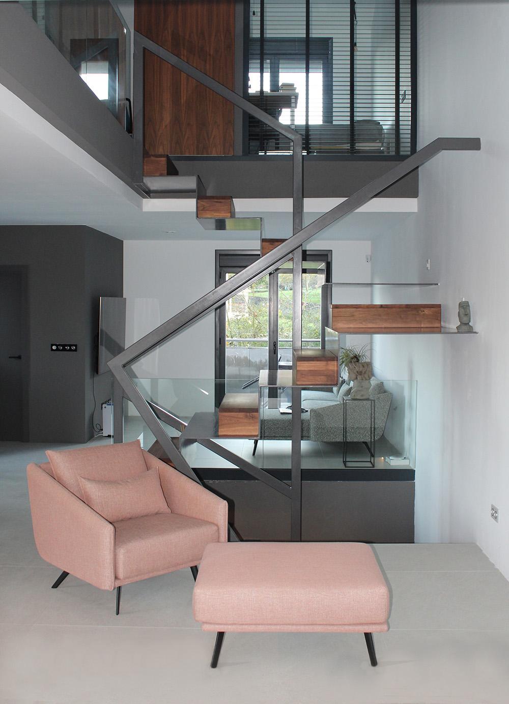 fotos_de_escaleras_de_chapa_plegada_de_acero.jpg