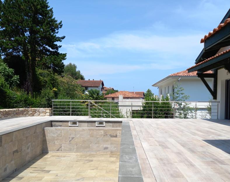 garde-corps_en_acier_inoxydable_metalisterie_a_bayne_sainte_jean_de_luz_biarritz_urrugne.jpg