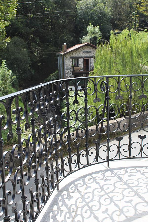 herrerias_en_hernani_restauracion_de_barandillas.jpg
