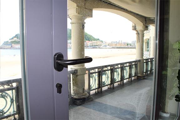 instalacion_de_manillares_y_puertas_de_perfileria_jansen_en_bataplan_y_la_perla.jpg
