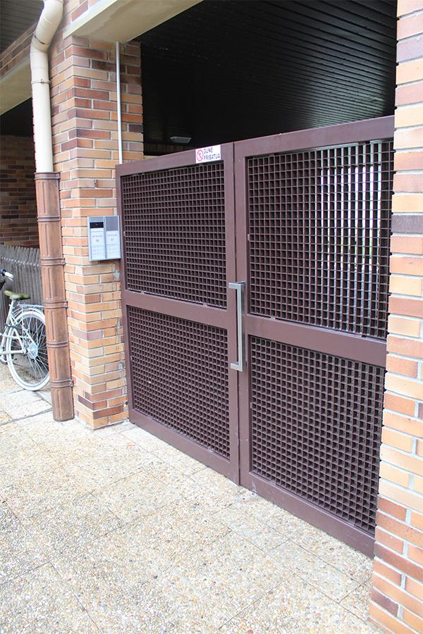 instaladores_de_puertas_exteriores_en_acero_al_carbono_galvanizado_y_termolacado.jpg
