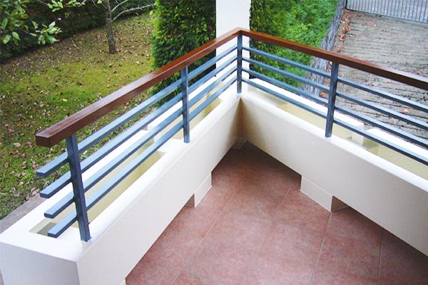 barandillas en acero galvanizado y jardineras