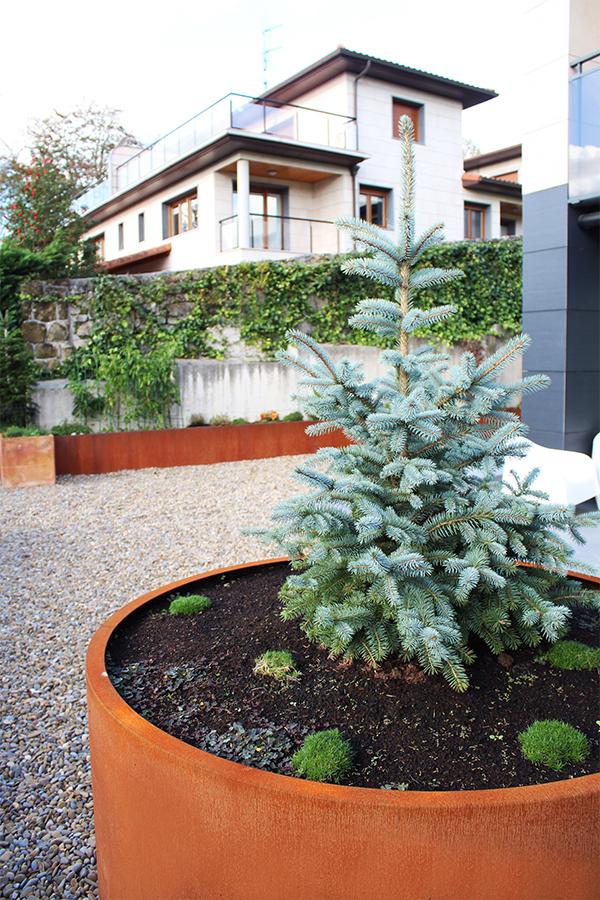 jardineras_a_medida_con_efecto_oxidacion_exteriores.jpg